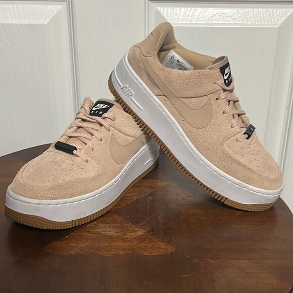 🔥🔥 NIKE AIR FORCE 1 Sage Women’s Suede Platform Shoes - Sz 6.5 - EXCELLENT - Picture 1 of 13